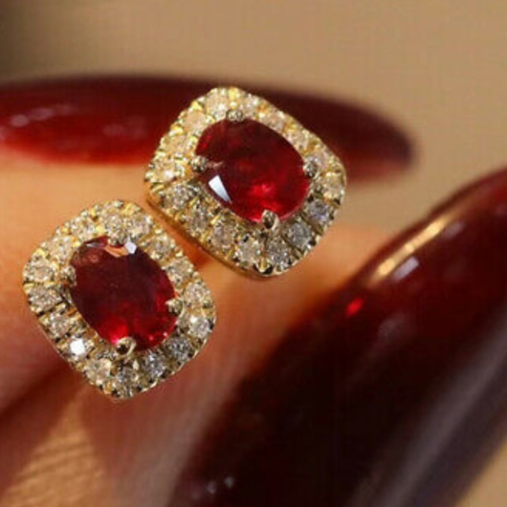 Gorgeous 18k gold plated stud earrings - Picture 2 of 3
